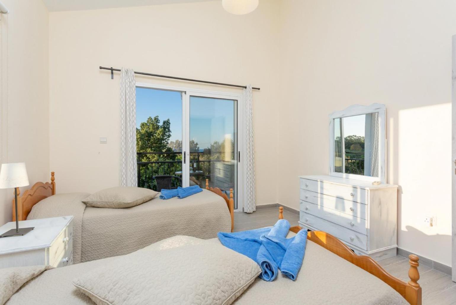 Sun Beach Villa Tria Polis エクステリア 写真