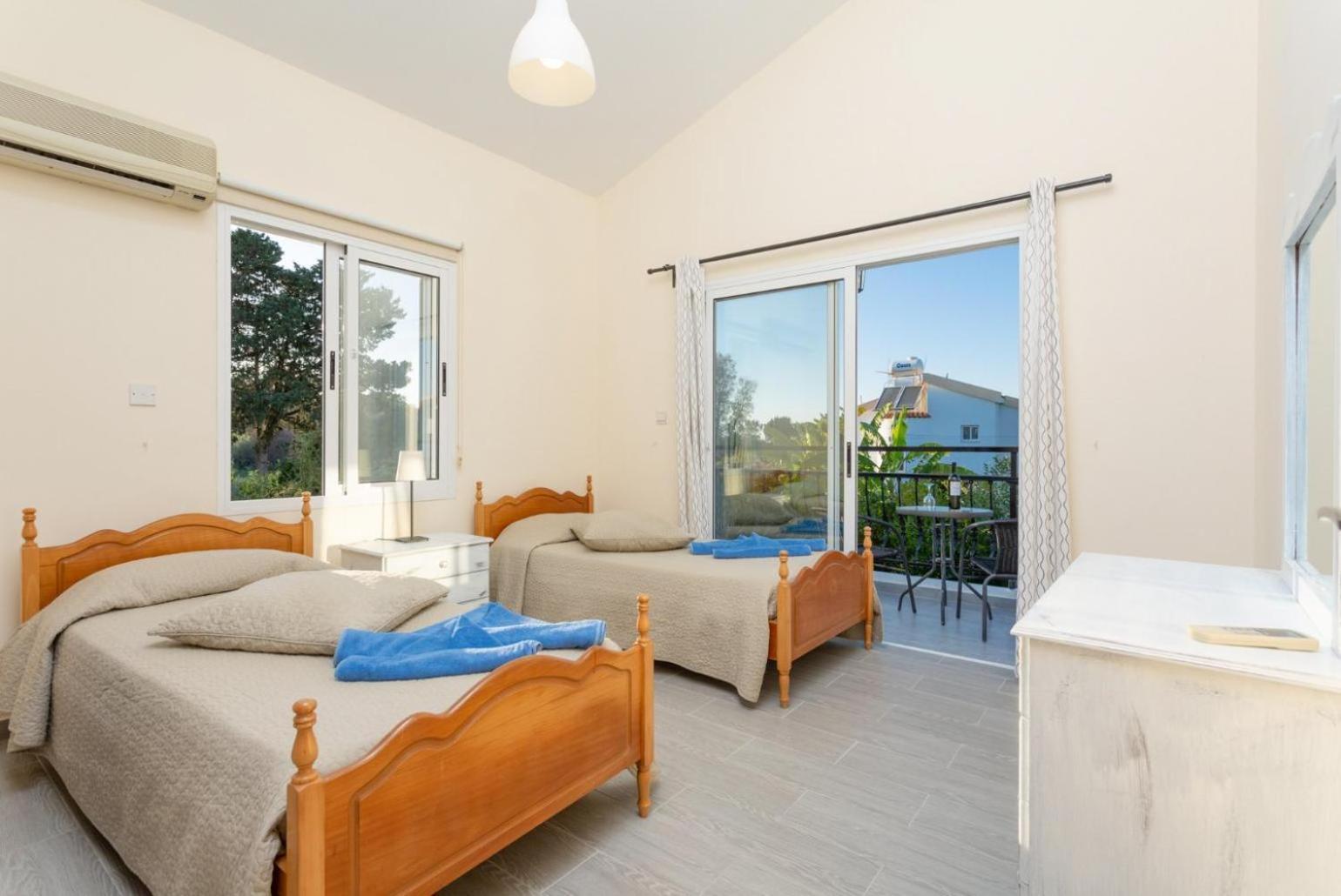 Sun Beach Villa Tria Polis エクステリア 写真