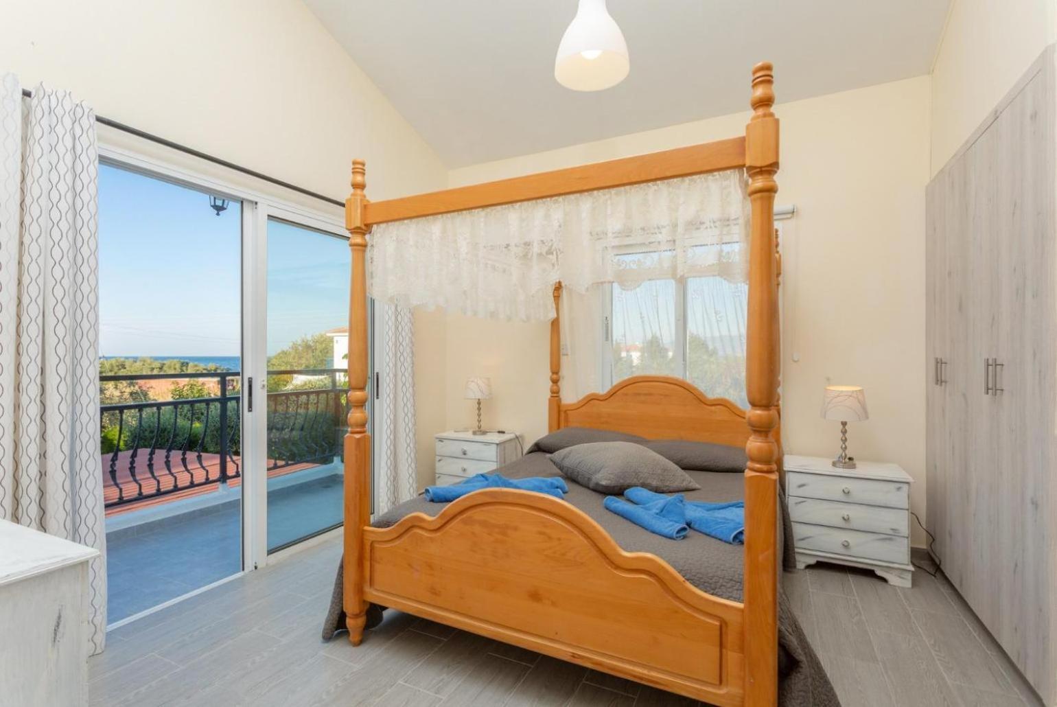 Sun Beach Villa Tria Polis エクステリア 写真