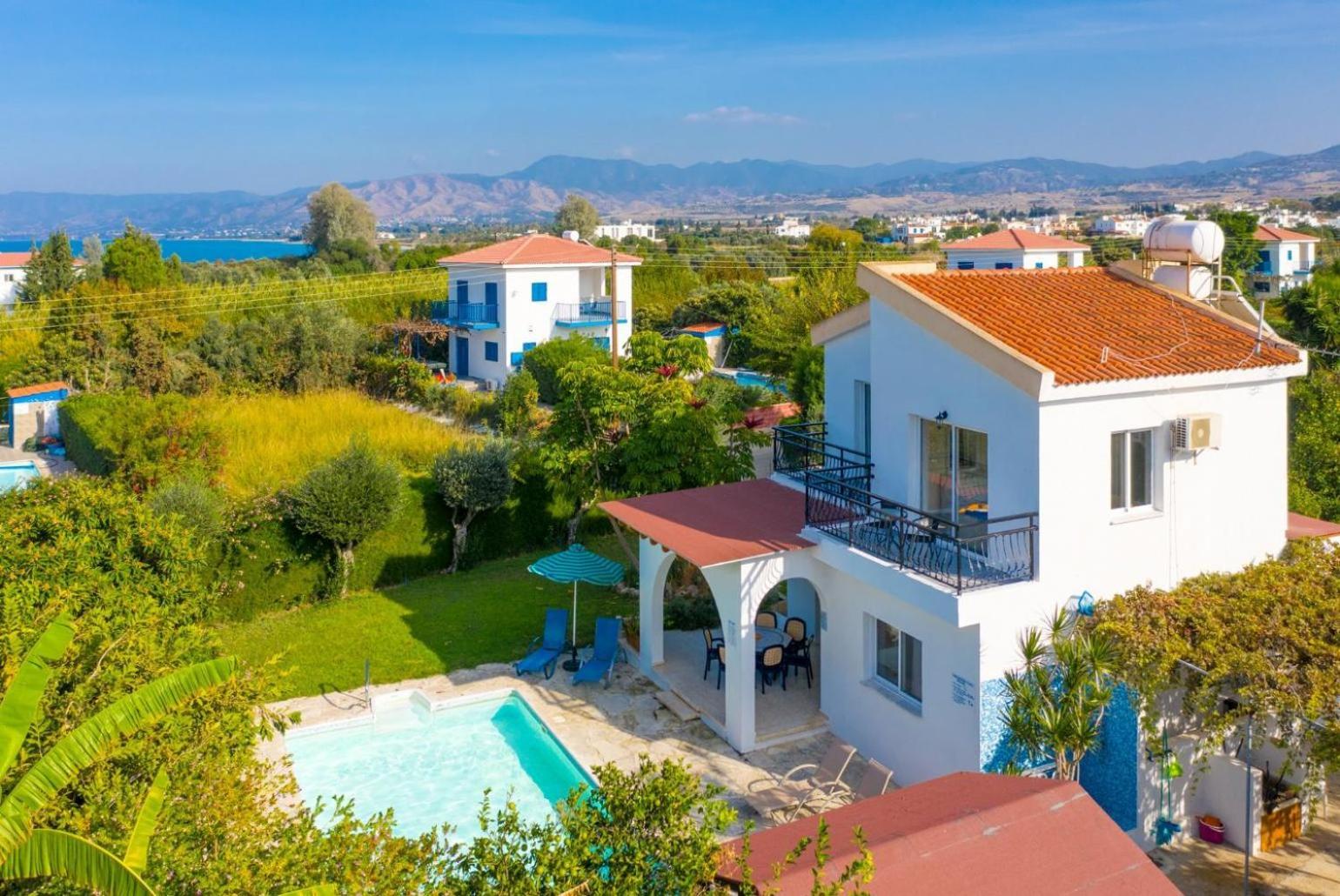 Sun Beach Villa Tria Polis エクステリア 写真